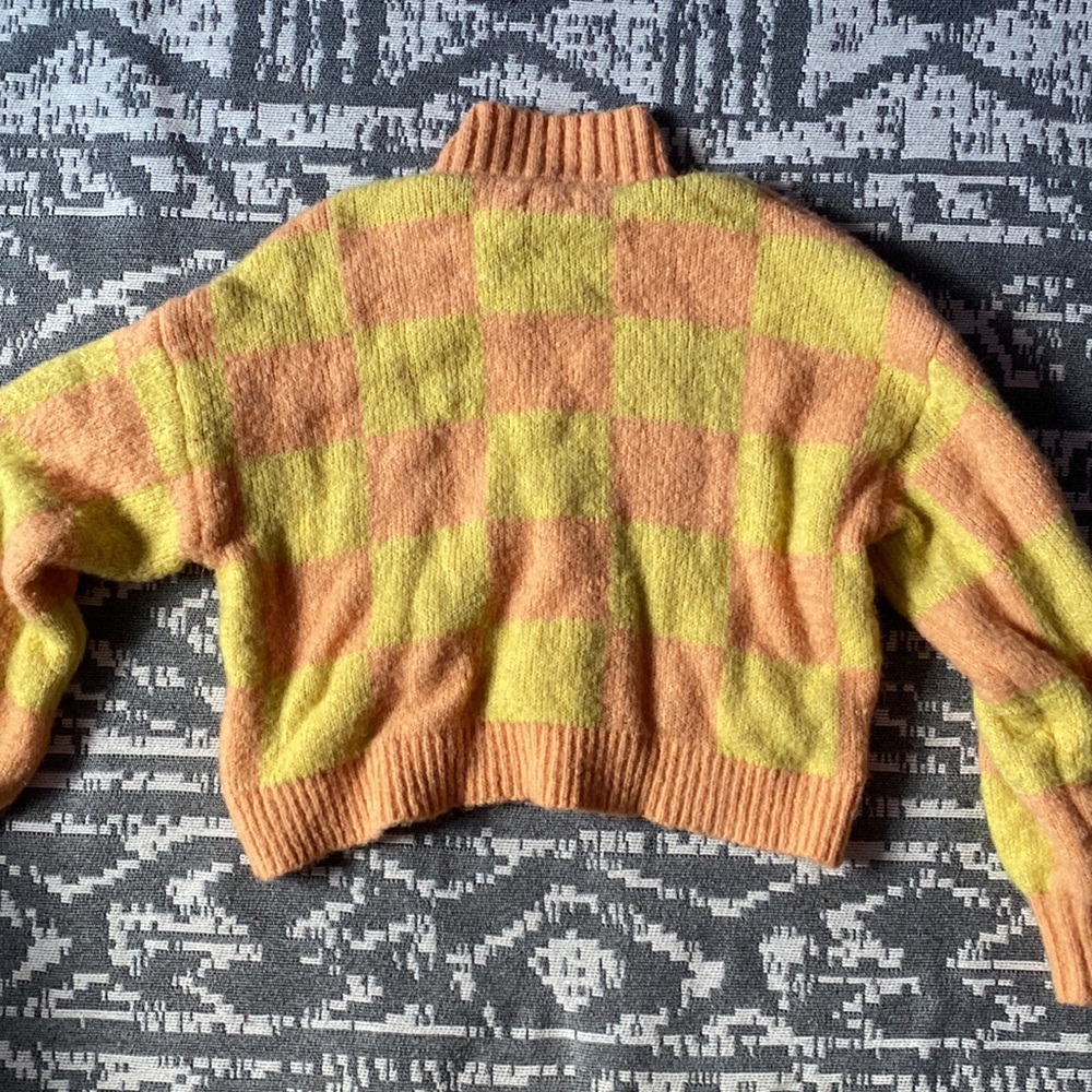Checkered Sweater - Picture 3 of 3